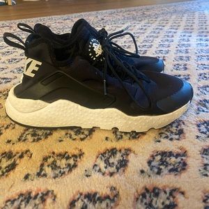 Nike air huarache shoes in good condition